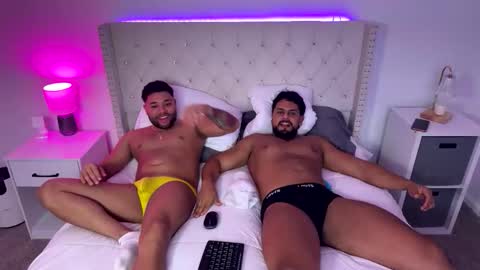 Snapshot of ianrijos01 chatting on 10-18-25, 04:04 DickFixx online show from 10-18-25, 04:04