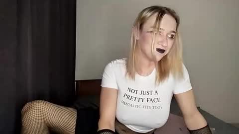 Jade online show from 12-15-25, 02:43