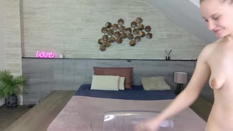 Ice Blue online show from 03-23-26, 08:46