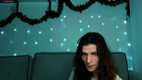 Snapshot of iceseeker2 chatting on 12-21-25, 01:07 Mike online show from 12-21-25, 01:07