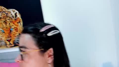 Snapshot of idaly_lovepussy chatting on 02-16-25, 12:19 idaly online show from 02-16-25, 12:19