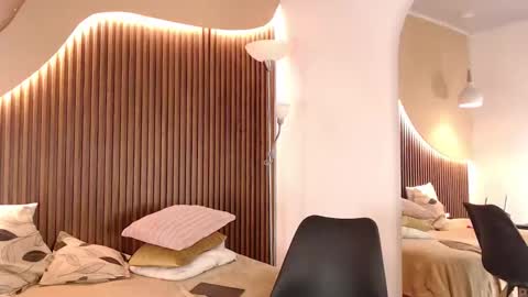 Snapshot of ifis_tiresia1 chatting on 10-26-25, 01:00 ifis online show from 10-26-25, 01:00