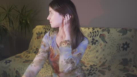 Snapshot of ifyouleave chatting on 01-08-25, 04:33 Belle online show from 01-08-25, 04:33