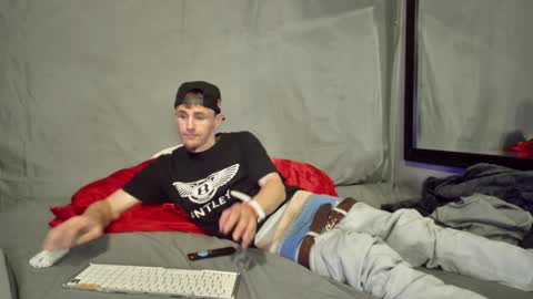 Snapshot of igetherwetter chatting on 01-12-25, 02:03 Amiri Roue online show from 01-12-25, 02:03