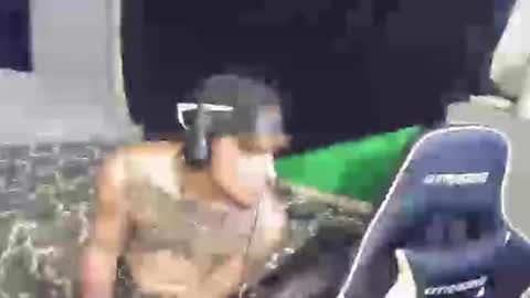 Snapshot of igetherwetter chatting on 11-10-25, 11:59 Amiri Roue online show from 11-10-25, 11:59