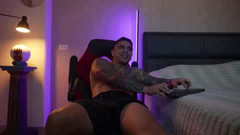 Snapshot of igor_scott chatting on 10-31-25, 02:12 Igor scott online show from 10-31-25, 02:12