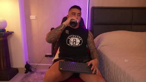 Snapshot of igor_scott chatting on 12-22-25, 02:08 Igor scott online show from 12-22-25, 02:08