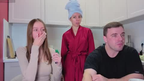 Julia and Mira online show from 10-23-25, 09:19