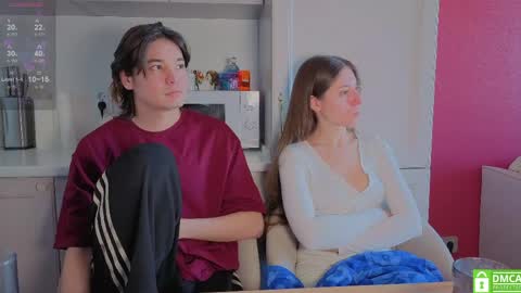 Julia and Mira online show from 04-11-26, 07:45