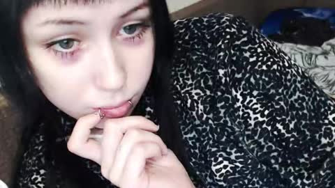 iiiiiiis online show from 12-04-25, 02:43