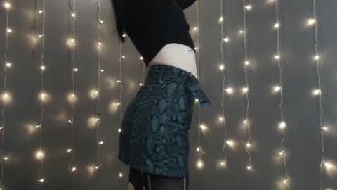 iiiiiiis online show from 04-06-26, 02:18