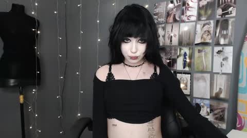 iiiiiiis online show from 04-27-26, 12:25