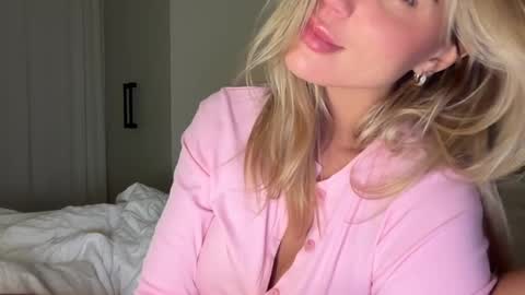 Snapshot of iiivy_ chatting on 12-14-24, 05:40 Ivy online show from 12-14-24, 05:40