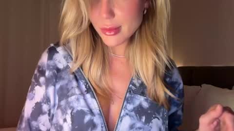 Snapshot of iiivy_ chatting on 01-21-25, 02:22 Ivy online show from 01-21-25, 02:22