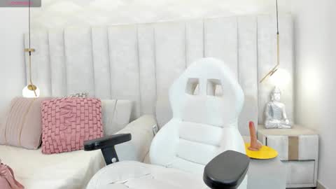 Snapshot of iim_cloe chatting on 03-09-26, 09:41 Naty online show from 03-09-26, 09:41