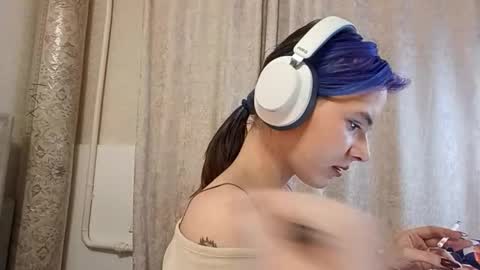 Snapshot of ilianabilly chatting on 02-20-26, 04:18 Aurora online show from 02-20-26, 04:18