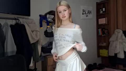 ShyLuna online show from 03-24-26, 06:51