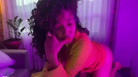 Snapshot of illaroom chatting on 01-23-25, 12:04 Kloe online show from 01-23-25, 12:04