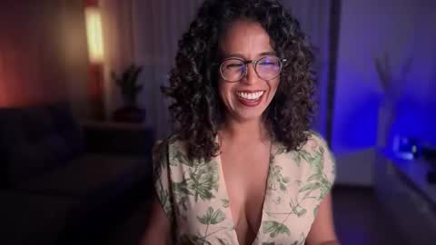 Snapshot of illaroom chatting on 02-07-25, 11:45 Kloe online show from 02-07-25, 11:45