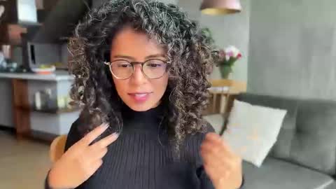 Snapshot of illaroom chatting on 02-19-25, 07:27 Kloe online show from 02-19-25, 07:27