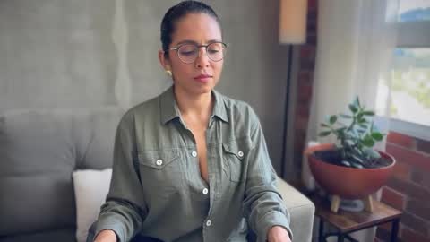 Snapshot of illaroom chatting on 10-14-25, 07:58 Kloe online show from 10-14-25, 07:58