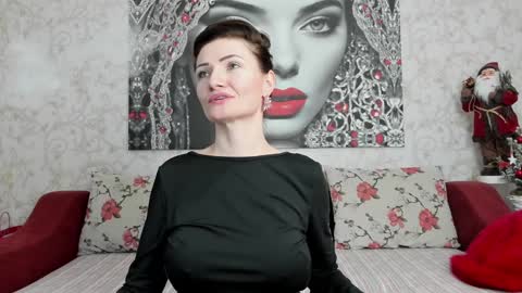 Snapshot of illegalbeauty87 chatting on 12-23-24, 09:18 Ingrid or more easier...Miss  GoDDess Mistress online show from 12-23-24, 09:18