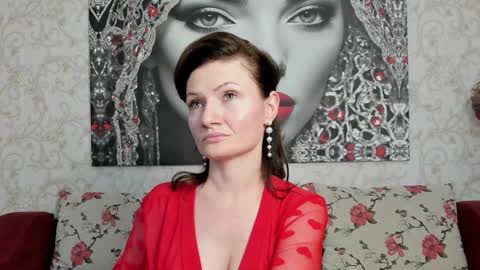 Snapshot of illegalbeauty87 chatting on 12-24-24, 10:39 Ingrid or more easier...Miss  GoDDess Mistress online show from 12-24-24, 10:39
