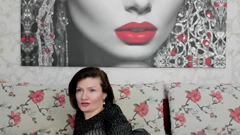 Snapshot of illegalbeauty87 chatting on 01-23-25, 11:58 Ingrid or more easier...Miss  GoDDess Mistress online show from 01-23-25, 11:58
