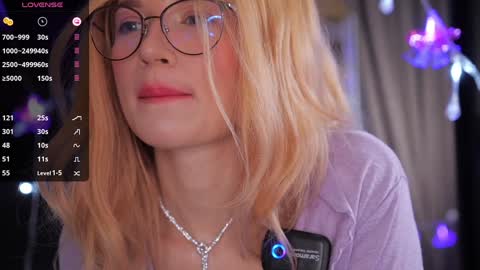 Snapshot of illegaldream chatting on 12-17-25, 03:29 Lindsey and Candice online show from 12-17-25, 03:29