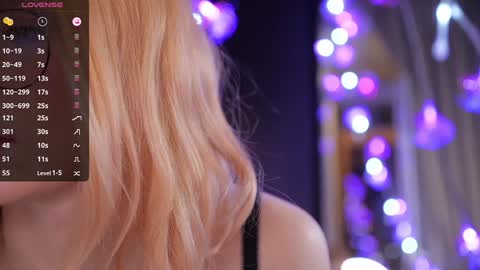 Snapshot of illegaldream chatting on 12-18-25, 05:30 Lindsey and Candice online show from 12-18-25, 05:30