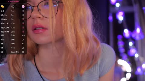 Snapshot of illegaldream chatting on 12-21-25, 04:25 Lindsey and Candice online show from 12-21-25, 04:25