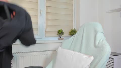 D-Illusion online show from 12-18-24, 03:33