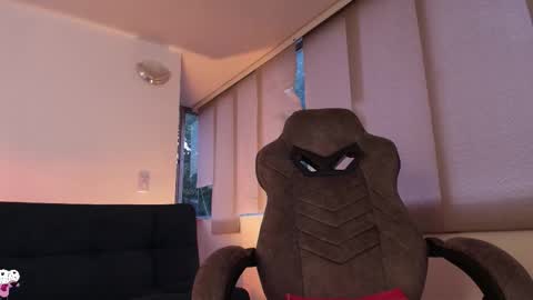 Snapshot of im__kaia chatting on 10-21-25, 11:00 Kaia online show from 10-21-25, 11:00