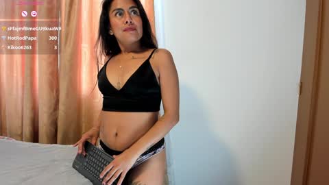 Snapshot of im_amber_ chatting on 01-17-25, 04:15 amber online show from 01-17-25, 04:15