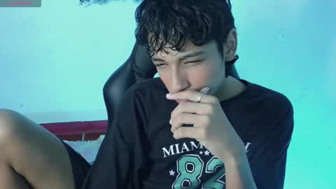 Snapshot of im_david01 chatting on 10-20-25, 01:00 im_david01 online show from 10-20-25, 01:00