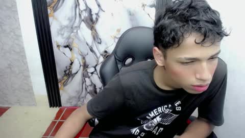 Snapshot of im_david01 chatting on 12-17-25, 12:55 im_david01 online show from 12-17-25, 12:55