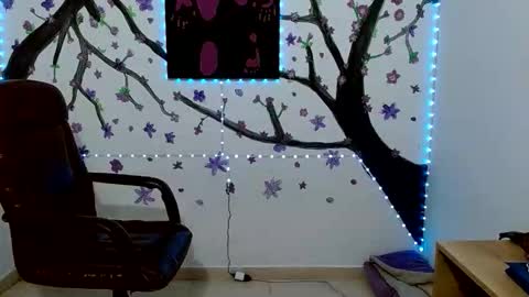 Snapshot of im_may chatting on 01-16-26, 08:35 IM May online show from 01-16-26, 08:35