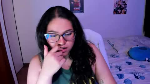 mei mei uwu online show from 12-19-25, 03:02