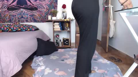 Cutie pie online show from 10-21-25, 02:51