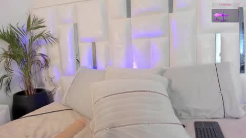 Nika online show from 11-21-25, 01:43