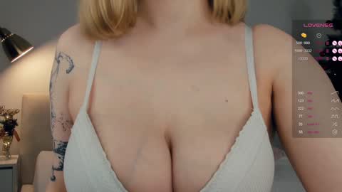 Snapshot of im_not_shy chatting on 12-18-24, 01:05 Katrina online show from 12-18-24, 01:05