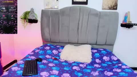 im_riley_ online show from 04-28-26, 07:08