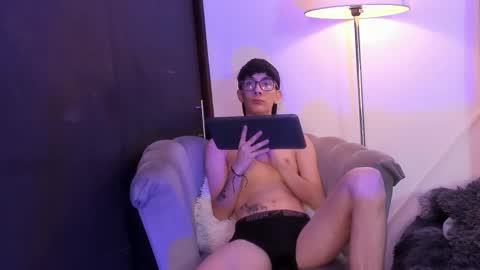 Snapshot of im_thomass chatting on 12-20-25, 12:12 thomas online show from 12-20-25, 12:12