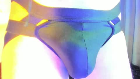 Snapshot of im_thomass chatting on 01-17-26, 12:32 thomas online show from 01-17-26, 12:32