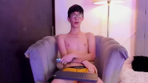 Snapshot of im_thomass chatting on 02-01-26, 01:42 thomas online show from 02-01-26, 01:42