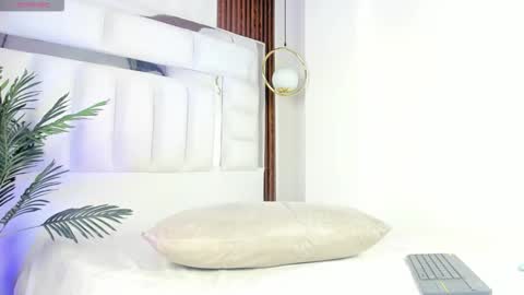 Snapshot of im_tyra chatting on 11-27-25, 06:37 im_tyra online show from 11-27-25, 06:37