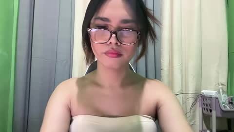 im_ur_future_wife69 online show from 05-22-26, 07:37