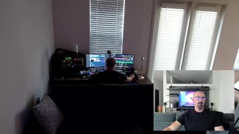 Snapshot of imdjazra chatting on 09-28-25, 02:00 DJ Azra online show from 09-28-25, 02:00