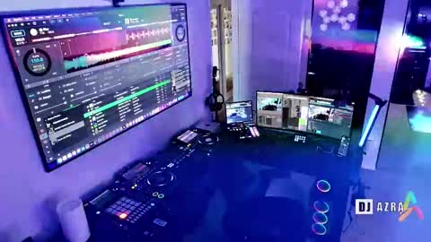 Snapshot of imdjazra chatting on 10-17-25, 09:28 DJ Azra online show from 10-17-25, 09:28