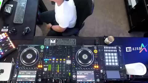 Snapshot of imdjazra chatting on 11-02-25, 03:03 DJ Azra online show from 11-02-25, 03:03